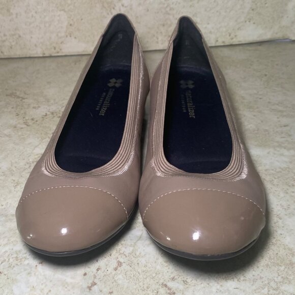 Naturalizer Womens Taupe Patent Leather Slip-On Flats With Round Toe & Low Heel - Picture 2 of 6